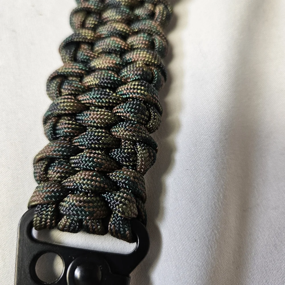 Camouflage 550 Paracord Keychain with‎ Black Clip New